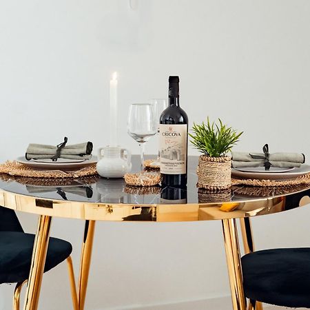Cozy Aparthotel - Ultracentral Luxury Apartments Яссы Экстерьер фото