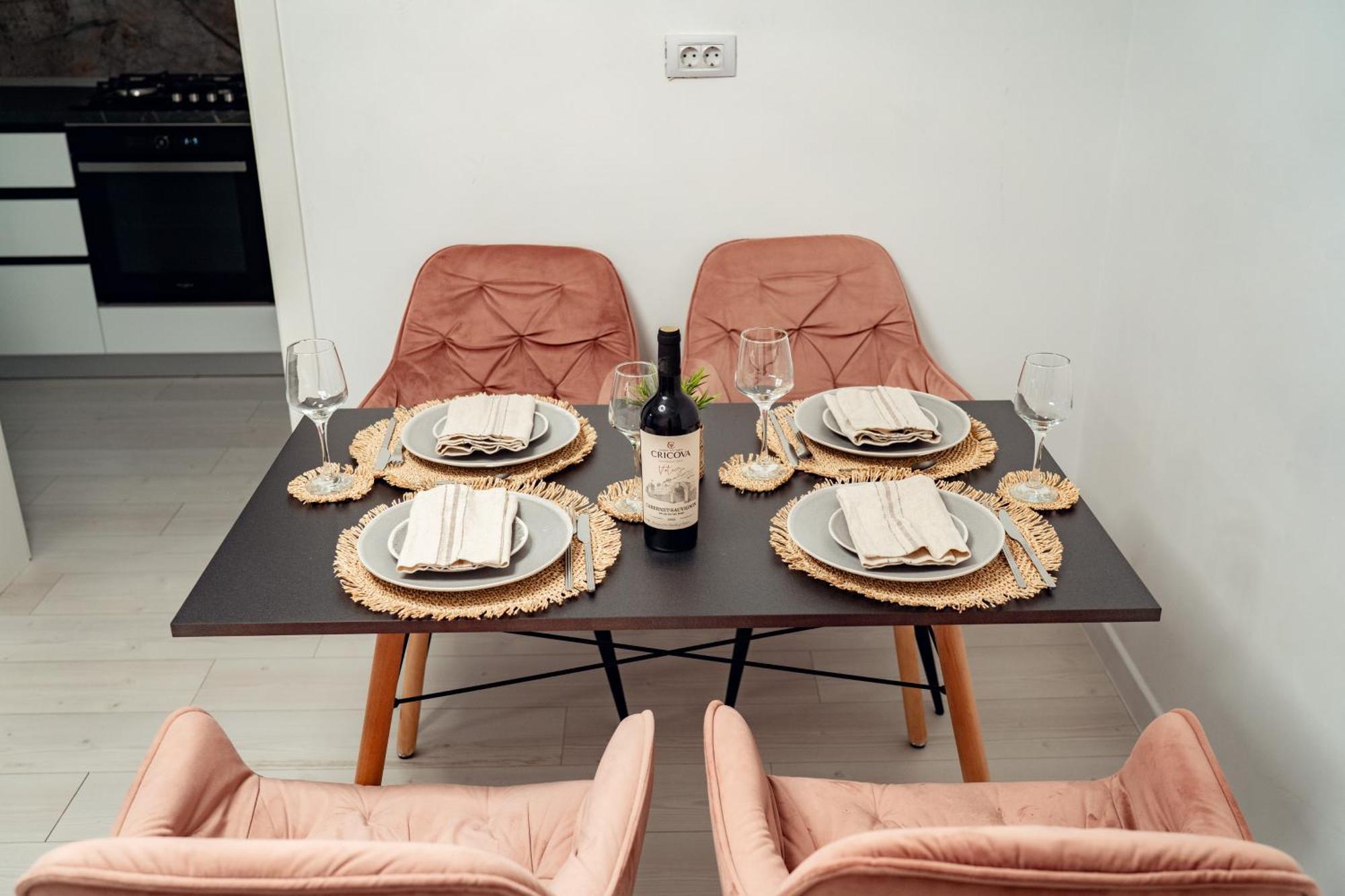 Cozy Aparthotel - Ultracentral Luxury Apartments Яссы Экстерьер фото